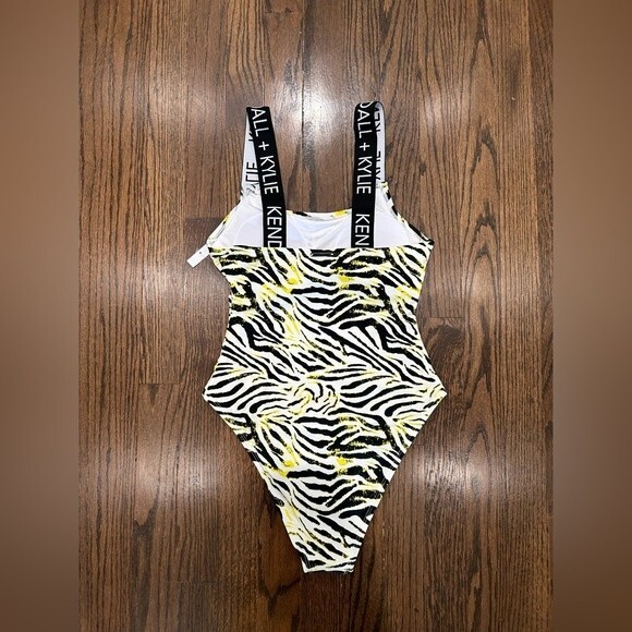 New Women's Kendall + Kylie Logo Band One-piece Swimsuit Size S - Picture 4 of 8